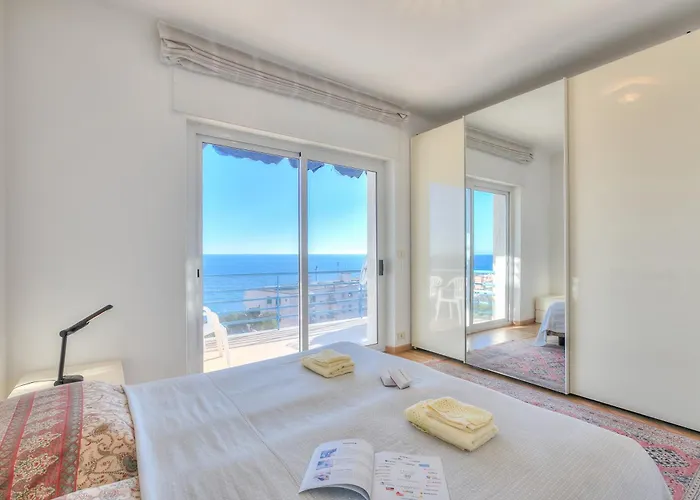 Sofy Ap Sea View & Private Parking - Happy Apartmán